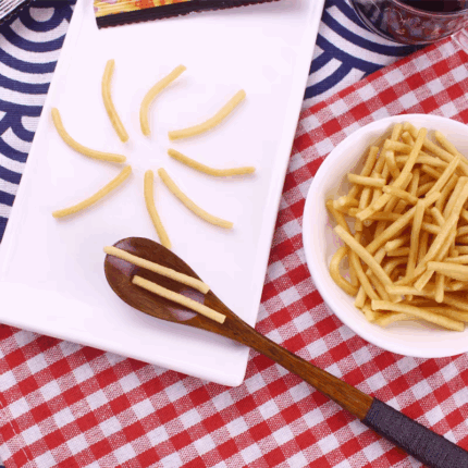 TicTic Garlic Crunchy Stick Office nostalgic casual children's puffed snacks