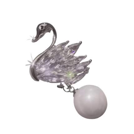Alloy imitation pearl brooch, light luxury fashion, silver color, exquisite and sweet, versatile, classic and luxurious