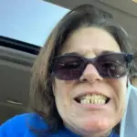 Small Purple Bottle Cross border Purple Bright White Toothpaste for Cleaning Oral Teeth, Whitening Teeth, Color Mixing and Care of Gums Bottle Press photo review