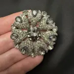 Copper alloy imitation pearl brooch, a luxurious, fashionable, vintage, classic, and elegantly crafted piece photo review