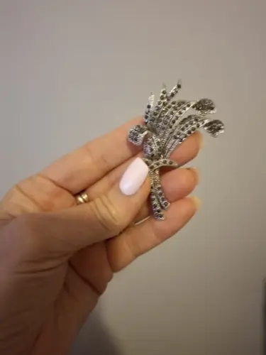 Copper alloy imitation pearl brooch, a luxurious, fashionable, vintage, classic, and elegantly crafted piece photo review