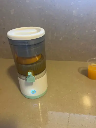 Portable juicer, household small mini juicer, juicing cup, electric portable juice cup New model photo review
