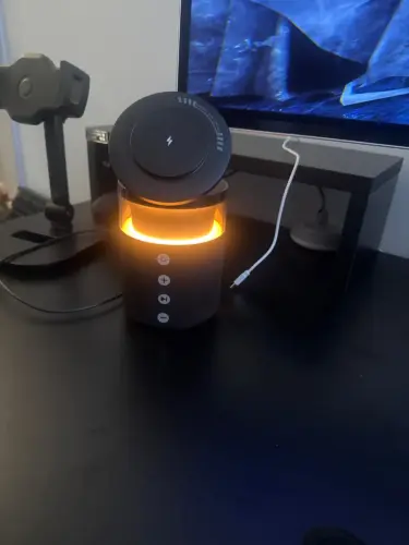 2025 new Qi2 certified 3-in-1 magnetic wireless charger for Apple desktop Bluetooth speaker photo review